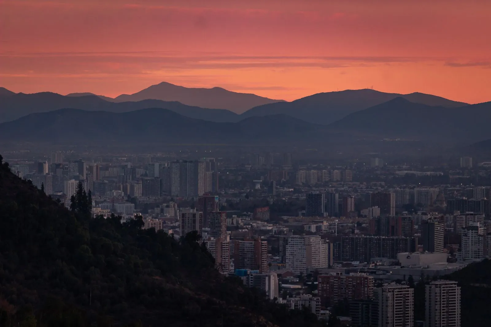 Santiago de Chile al atardecer, con la cordillera de los Andes