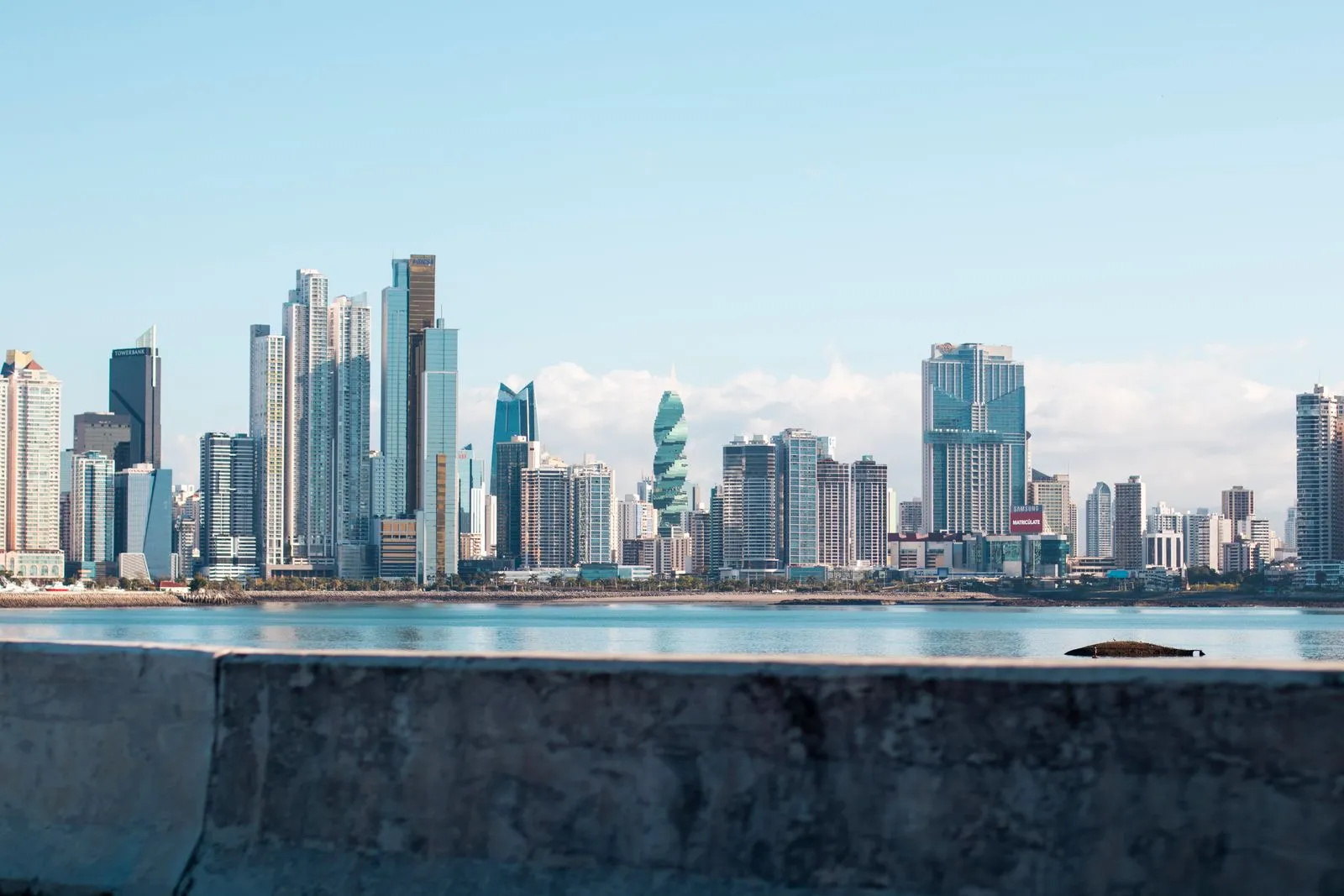 Los rascacielos de la Ciudad de Panamá desde la costanera