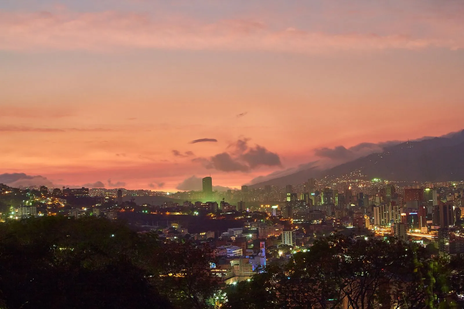 Caracas al anochecer